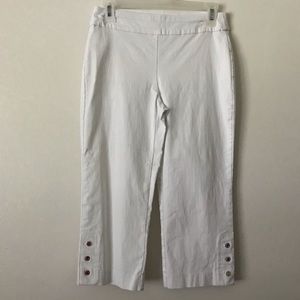 JM Collection White Capris 🩳